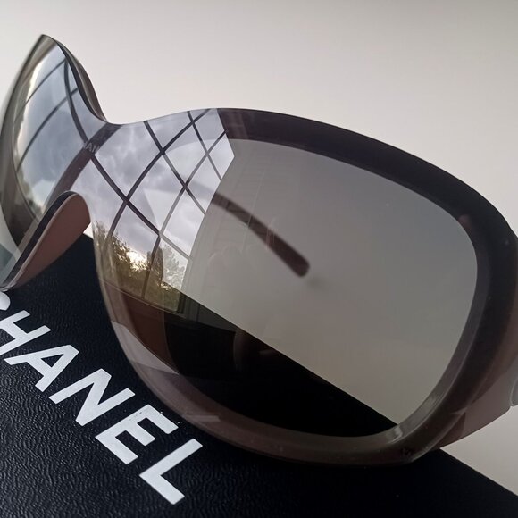CHANEL Black and Gray Sunglasses - Picture 14 of 14